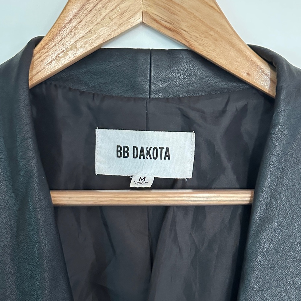 BB Dakota Women's Black Vegan leather Jacket asymmetrical zip draped jacket M - Picture 3 of 7